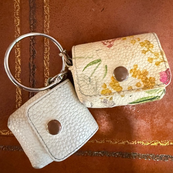 Bandolier Cream Phone Case for Air Pods - Picture 6 of 6